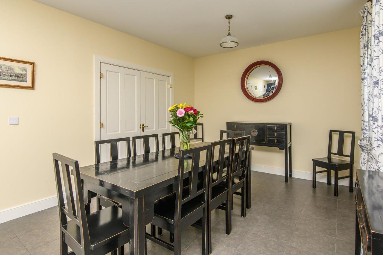 20 Village Square Glaslough Exterior photo
